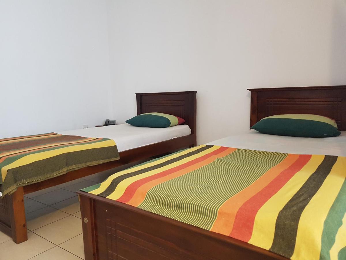 Chamaya Holiday Inn Балангода Экстерьер фото