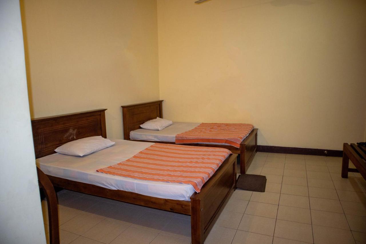 Chamaya Holiday Inn Балангода Экстерьер фото
