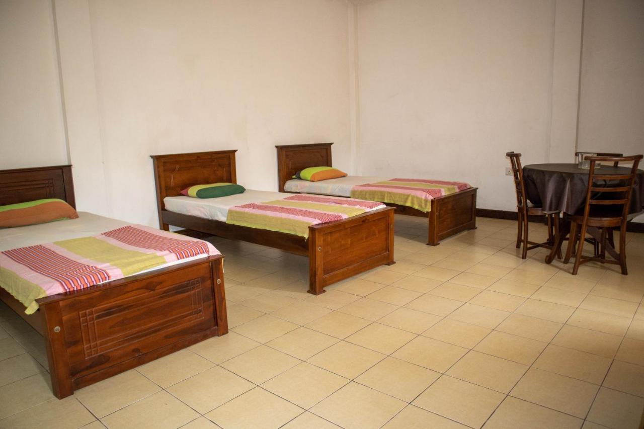Chamaya Holiday Inn Балангода Экстерьер фото