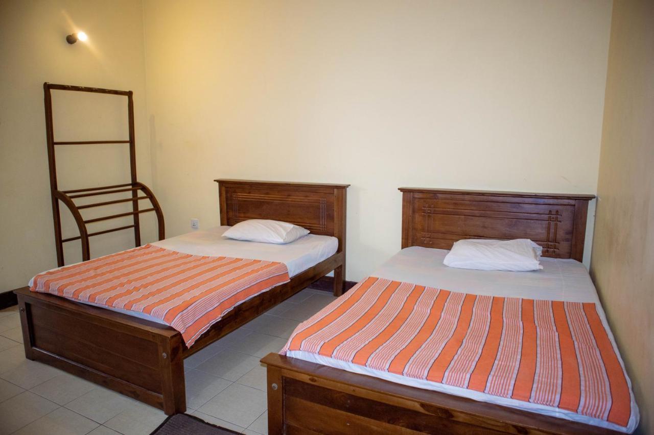 Chamaya Holiday Inn Балангода Экстерьер фото